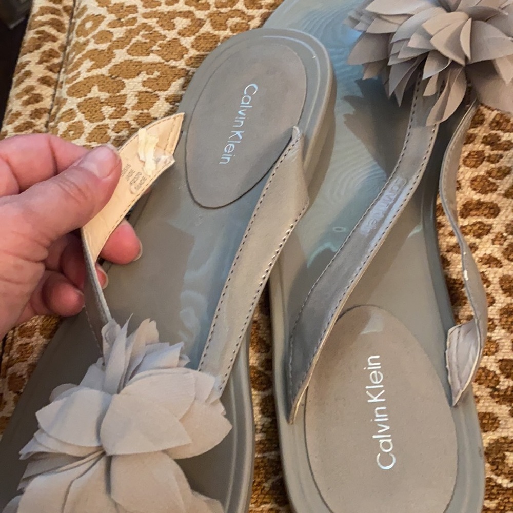 EUC Calvin Klein plastic floral sandals 2 pairs - Picture 7 of 8